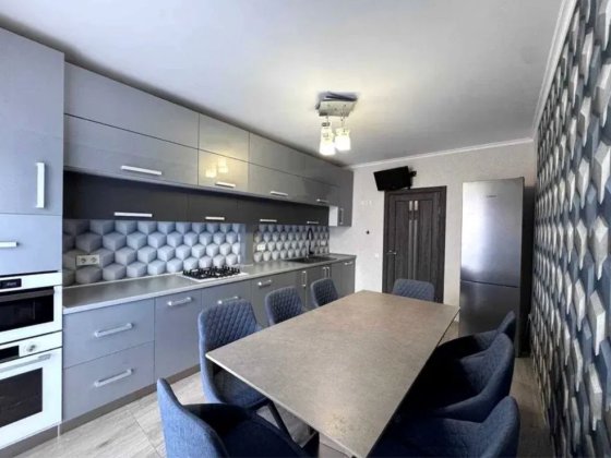 Продаж сучасної 2кім квартири 65 м2 з меблями і технікою біля ТЦ Арсен Івано-Франківськ