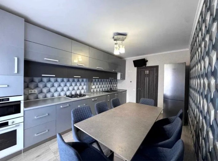 Продаж сучасної 2кім квартири 65 м2 з меблями і технікою біля ТЦ Арсен - фото 1