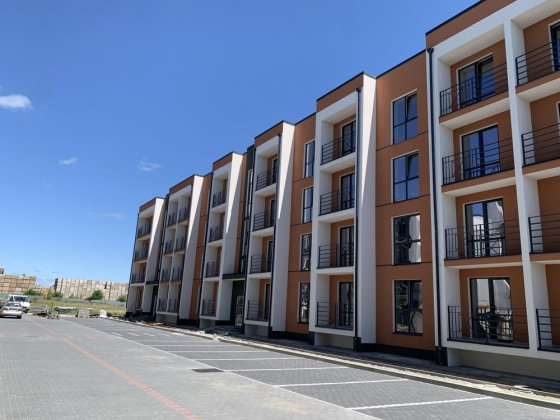 Продається величезна 2к квартира в пригороді Києва. Є газ. Болкони. Буча