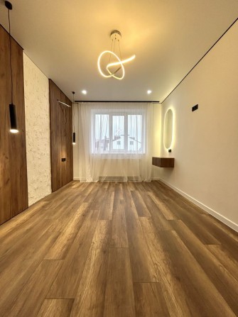 Терміново продам дуже стильну, 1-кімнатну квартиру в новобудовіі! - фото 1