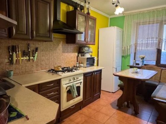 Продам трикімнаьну кв. на Киівському майдані. Лишають мебді та техніку Луцьк