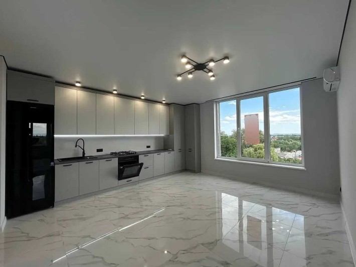 Сучасна 2км квартира з ремонтом та балконом по вул. Незалежності - фото 1