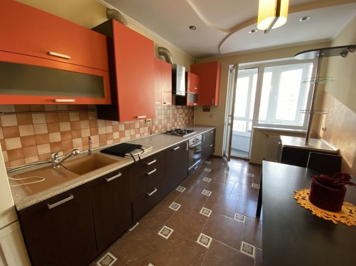 ТЕРМІНОВИЙ ПРОДАЖ! Двохкімнатна квартира в центрі міста вул. П. Орлика - фото 1