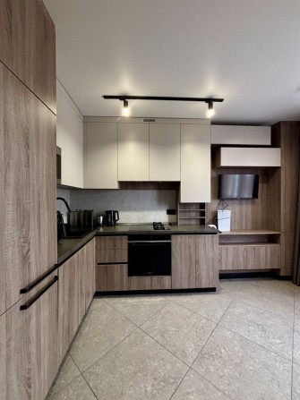 Євро 3 к квартира з дизайнерським ремонтом+меблі.Мін.оф!Без комісії! - фото 1