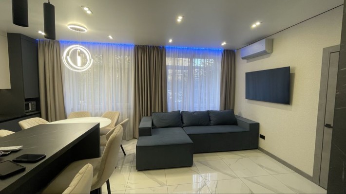 Продаж 2к квартири з ремонтом і наповненням, Річ Таун (Rich Town). - фото 1