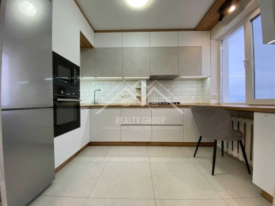 Продаж сучасної 3к на Космонавтів (біля 91 гімназії) Кривий Ріг