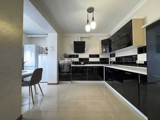 Двокімнатна біля міського озера і парку Івано-Франківськ