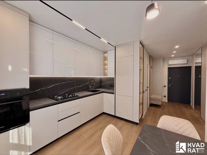 Терміново! Стильна півторачка в центрі, ЖК Family Plaza! - фото 1