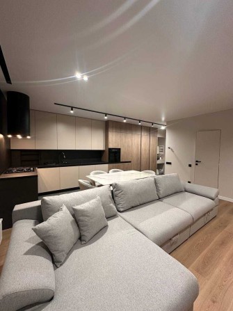 Дизайнерська 2-к з просторою кухнею. Ірпінь, Центральний парк - фото 1