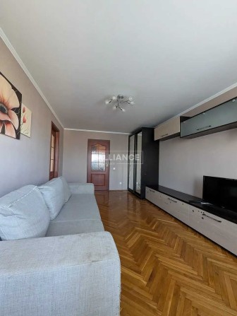 продаж 3к квартири по вул ПУЛЮЯ - фото 1