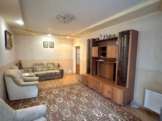 Простора тепла 3-х кімнатна квартира у Центрально-міському районі Кривой Рог