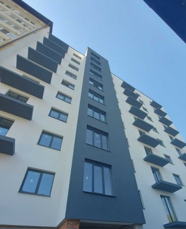 Вигідна 2 к квартира ТЕРМІНОВИЙ ПРОДАЖ неподалік центру міста - фото 1