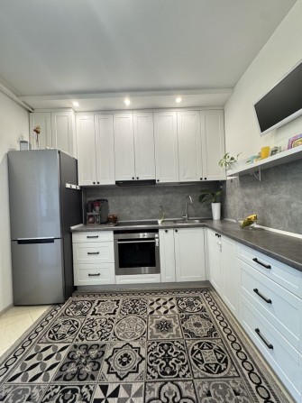 Продам двокімнатну квартиру біля центру міста! - фото 1