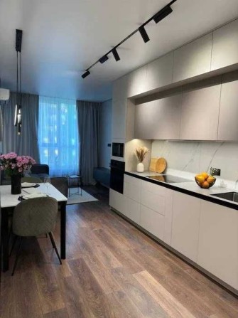 Євро трикімнатна з авторським ремонтом - фото 1