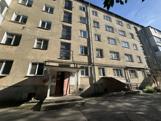 Продам 3-кімнатну квартру . Центр Ровно