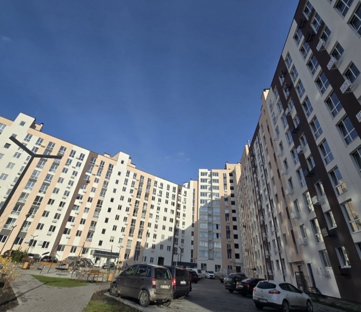 Сучасна простора з чудовим плануванням квартира - фото 1