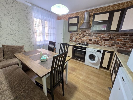 Велика двокімнатна квартира з ремонтом . Ирпень