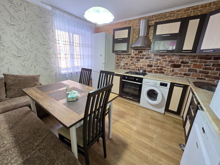 Велика двокімнатна квартира з ремонтом . - фото 1