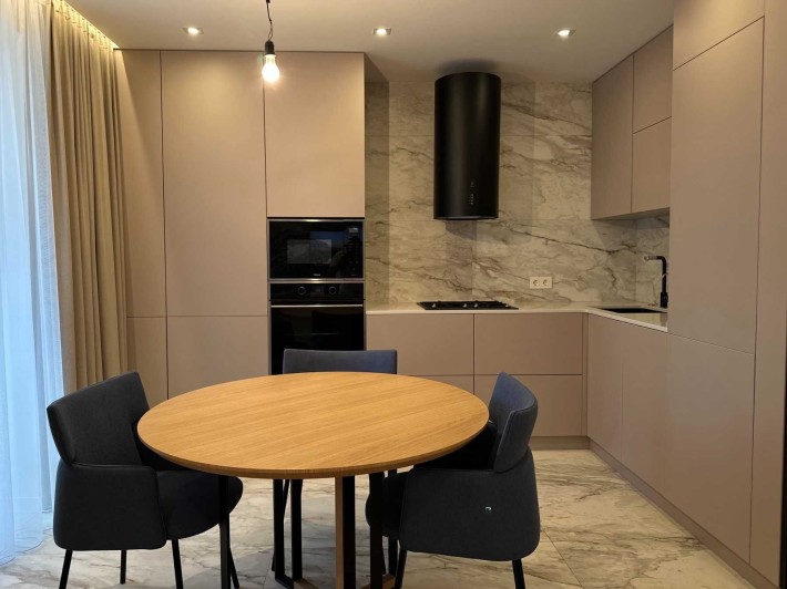 ‼️Центр‼️ 3 кімнатна з євроремонтом, 85 м², інд.опалення - фото 1