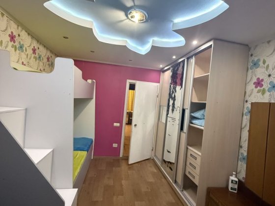 Продам 3х комнатную квартиру на 173м квартале Кривой Рог