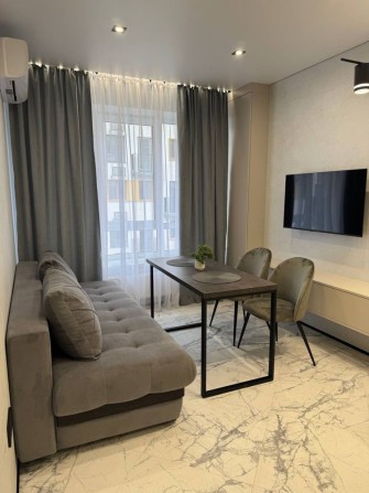 Однокімнатна квартира з дизайнерським ремонтом - фото 1