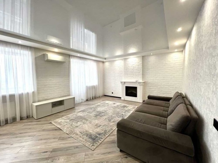 Продам чудову 3 кімнатну квартиру по вул. Відінська. - фото 1