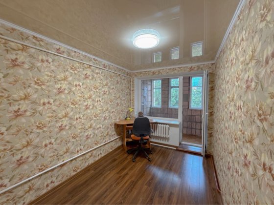 Продам 3-к квартиру із гаражем Ровно