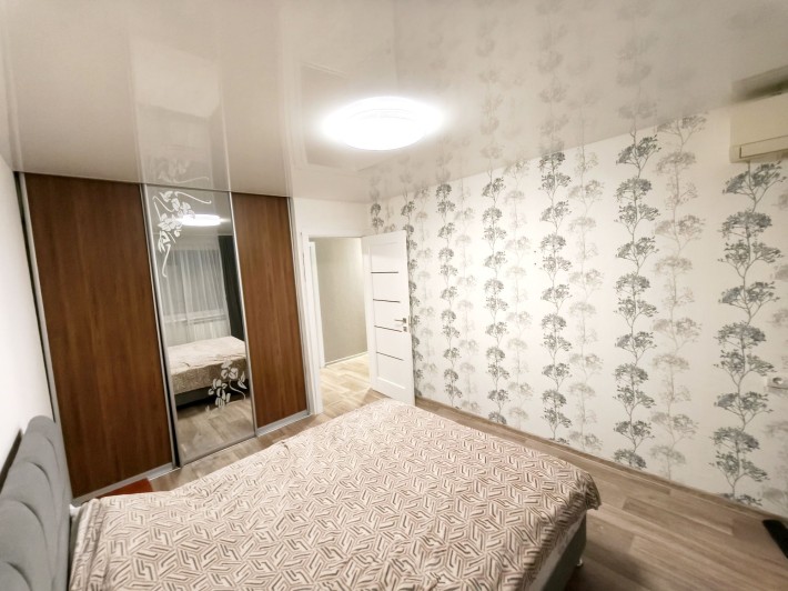 Продам гарну 2к.квартиру з ремонтом, меблями та технікою - фото 1