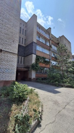 Продам 2 к. кольцо Косиора, пл. Домностроителей 2А, 3/5 эт., 47/30/6 - фото 1