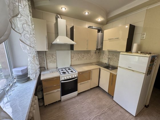 Продається 2 кімнатна квартира в Металургійному районі . Кривой Рог