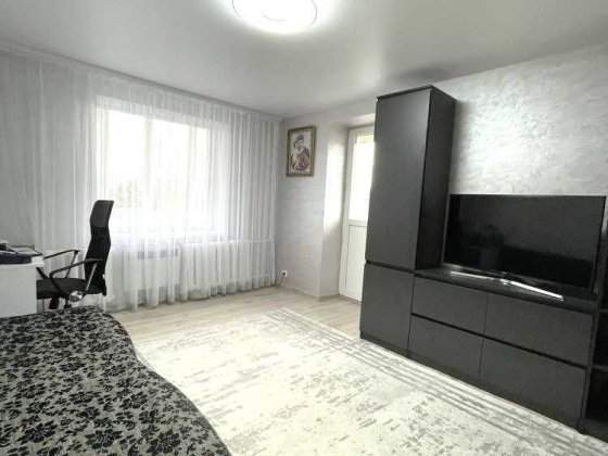 | Продам 2-кімнатну квартиру. Район 12-ї школи, цегляний будинок Рівне