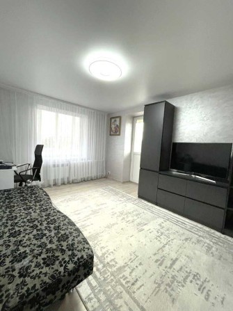 | Продам 2-кімнатну квартиру. Район 12-ї школи, цегляний будинок - фото 1