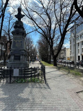 Продам ексклюзивну квартиру в центрі Полтави. - фото 1