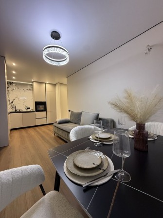 Стильна 2к квартира з кухнею-вітальнею в центрі Ірпеня ! Без комісії!% - фото 1