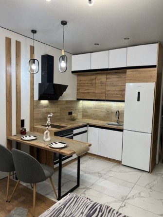 Квартира з новим якісним ремонтом! Швидкий виїзд на Київ ! - фото 1