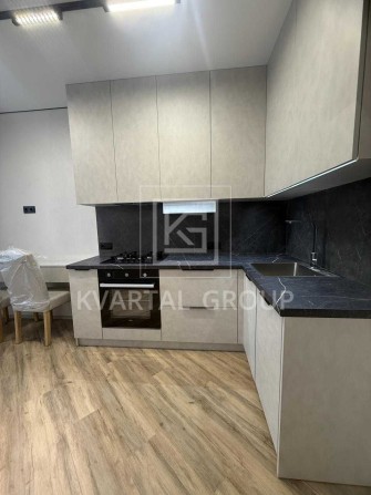 Продам ГАРНУ євро2к квартиру з ремонтом. Газ. 39.6м2. Набережна. - фото 1