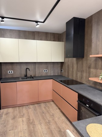 ЮТЛАНДІЯ!Євро-2к.Гардеробна,терасса,ЯКІСНИЙ РЕМОНТ!! - фото 1