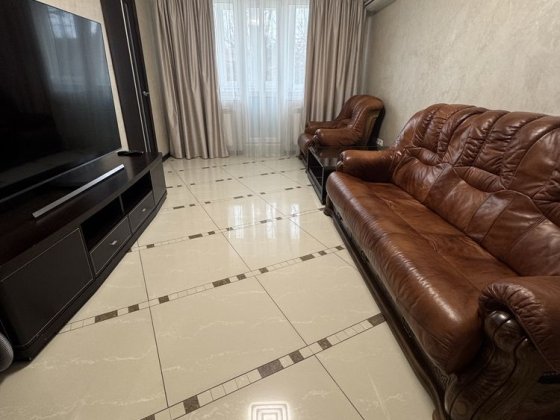 Продам Трехкомнатную квартиру с Автономным отоплением  на Соцгороде. Кривой Рог