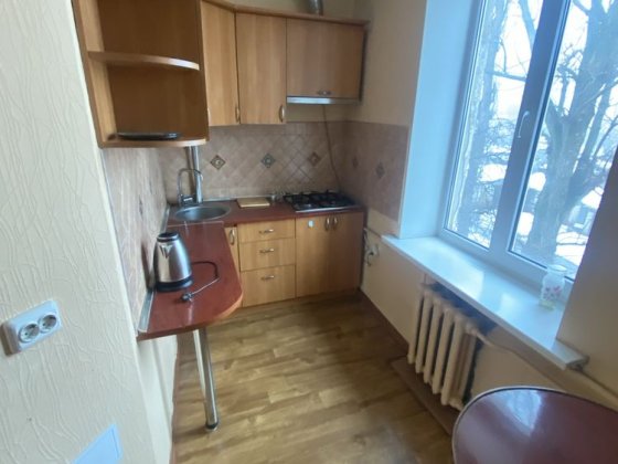 Продається 2 кімнатна квартира в Дзержинському  районі . Кривой Рог