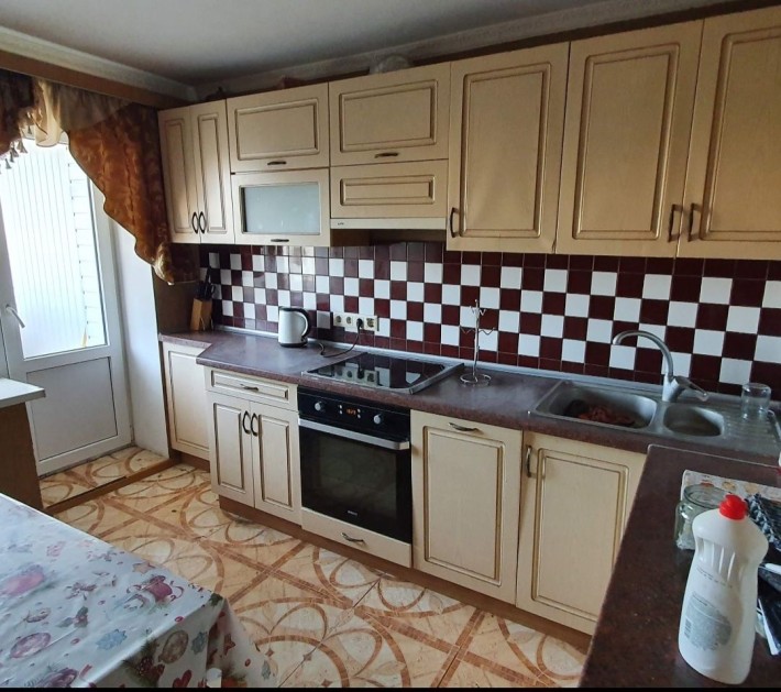 Продається двокімнатна квартира на Заливній, 56 м2, цегла - фото 1