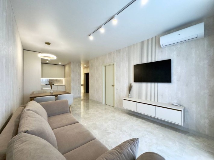 Вишукана квартира з ремонтом в центрі міста - фото 1