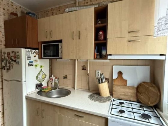 1 к квартира з косметичним ремонтом, цегляний будинок 2 поверх з 5