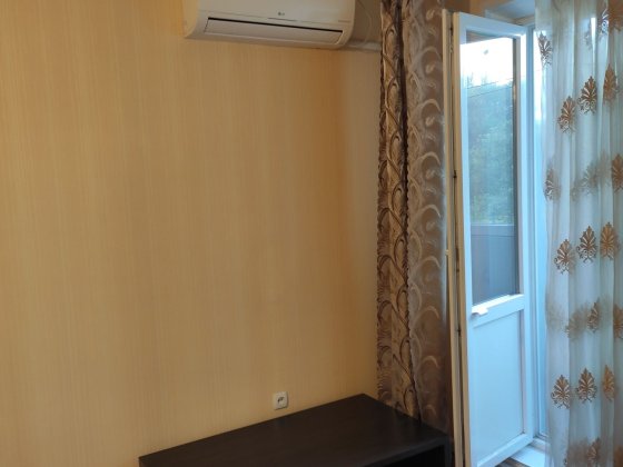 Продам 96 -95кв 1 ком  2 /9 Ярослава мудрого Есенина Кривий Ріг