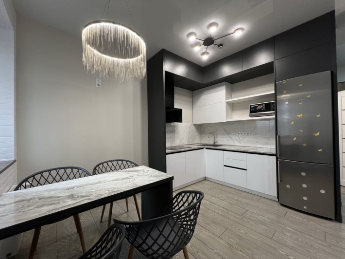 Продаж 1 кімнатна квартира в центрі м. Рівне ЖК Театральний - фото 1