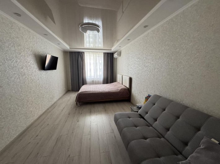 Продам 1 ком с АО, Центр, Мебель, Техника - фото 1