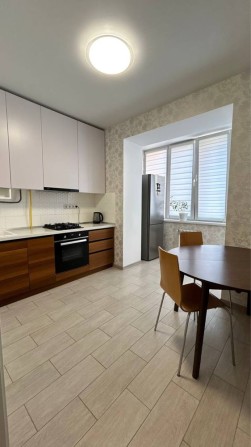 Продаж 1к квартири з ремонтом біля парку ! Готова до заселення ! - фото 1