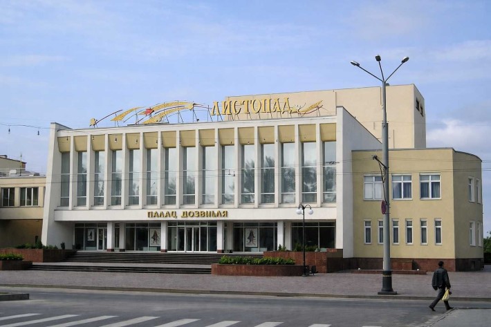 Центр. Палац Дозвілля "Листопад"вул. Соборності. Продаж Квартири. Торг - фото 1