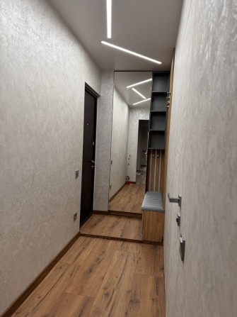 2 ка студия с очень хорошим ремонтом , качественными материалами и тех - фото 1