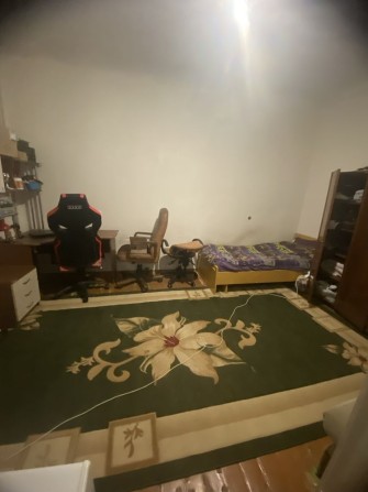 Продаю трехкомнатную сталинку на 17 квартале! - фото 1