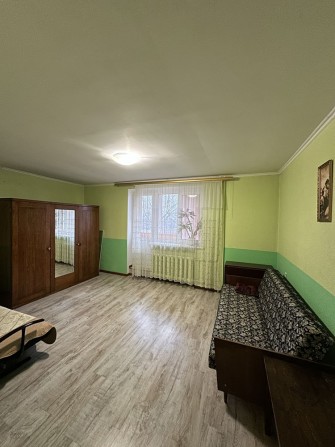 Продаю 1-кім. квартиру покращеного планування в районі Пивзаводу - фото 1